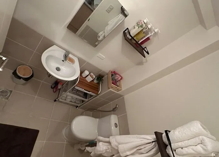 Cozy Qc With Karaoke Pool & Fast Wifi Apartment Manila