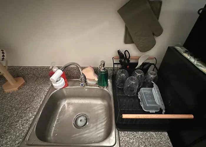 Cozy Qc With Karaoke Pool & Fast Wifi Apartment Manila