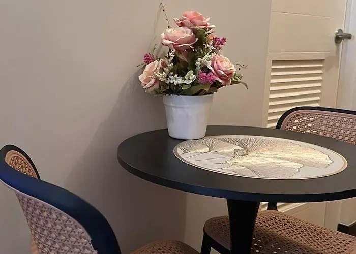Cozy Qc With Karaoke Pool & Fast Wifi Apartment
